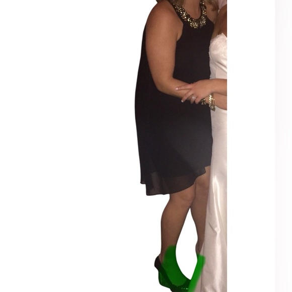 Vince Camuto Elegant Black Sleeveless Dress with Embellished High - Neckline - Picture 5 of 7